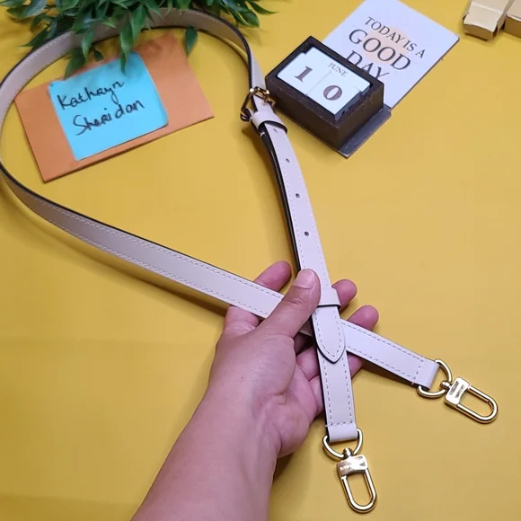 BNEW UNUSED LOUIS VUITTON OFF WHITE ADJUSTABLE CROSSBODY LEATHER STRAP GOLD HW - Picture 10 of 10